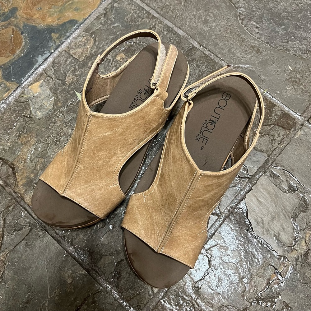 Boutique by Corky’s tan platform sandal size 8